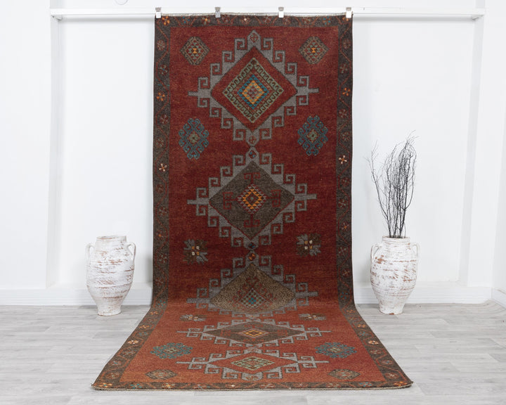 Red Runner Rug 4' 10" x 11' 1" | No. VR13506