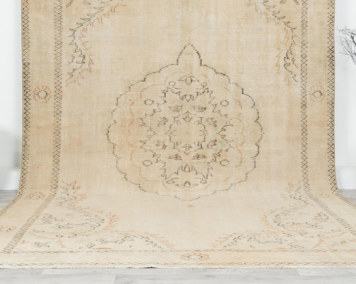 Beige Oushak Rug 6' 9" x 11' 6" | No. VR76490