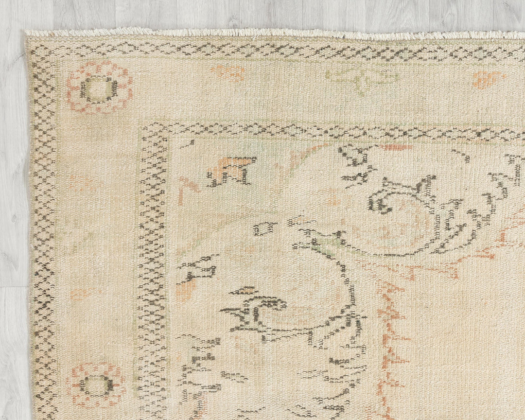 Beige Oushak Rug 6' 9" x 11' 6" | No. VR76490