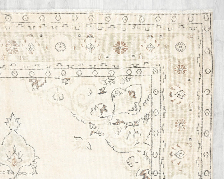Beige Oushak Rug 7' 1" x 10' 2" | No. VR64341