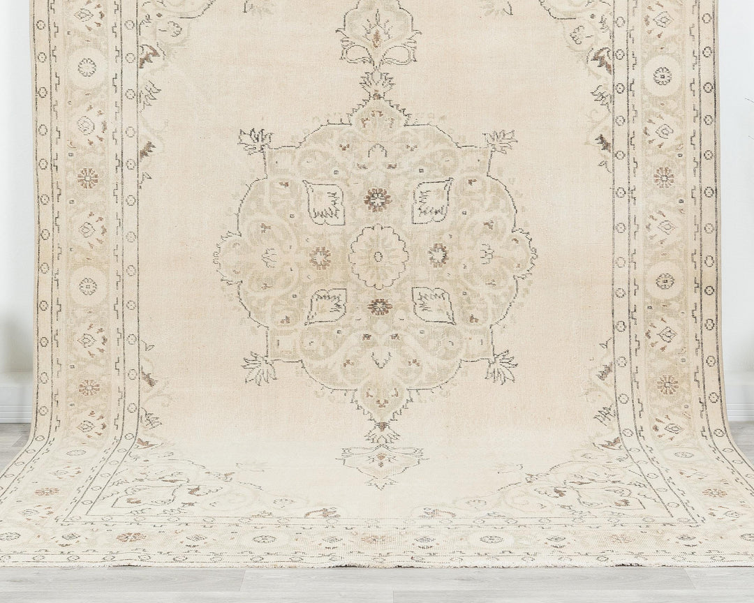 Beige Oushak Rug 7' 1" x 10' 2" | No. VR64341