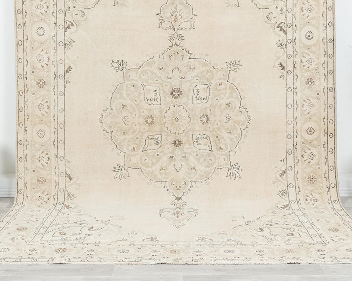Beige Oushak Rug 7' 1" x 10' 2" | No. VR64341