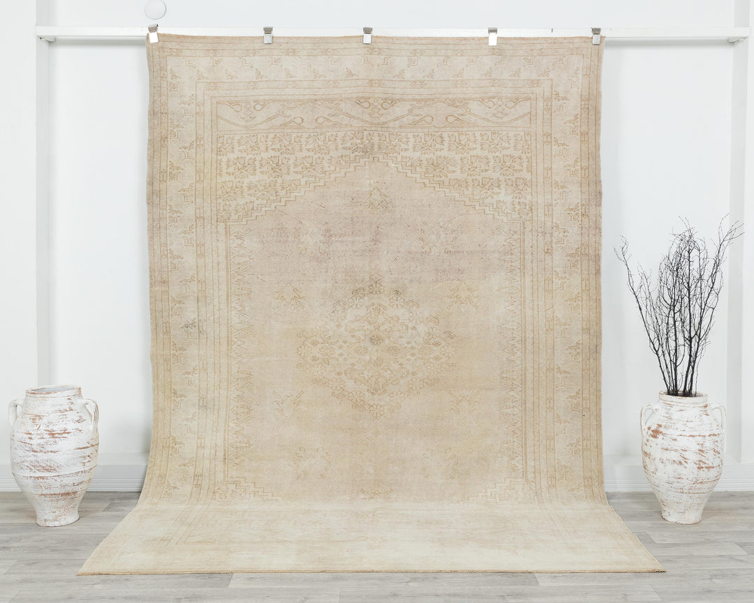 Neutral Oushak Rug 5' 11" x 9' 9" | No. VR10234