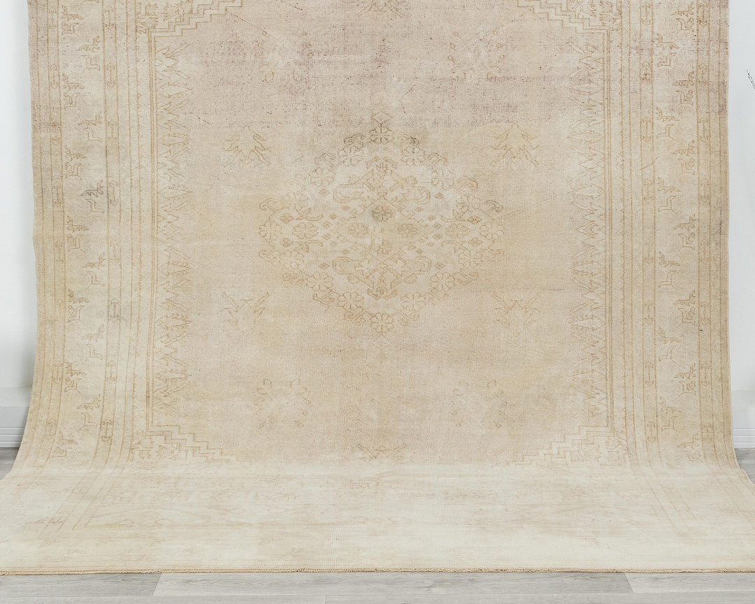 Neutral Oushak Rug 5' 11" x 9' 9" | No. VR10234