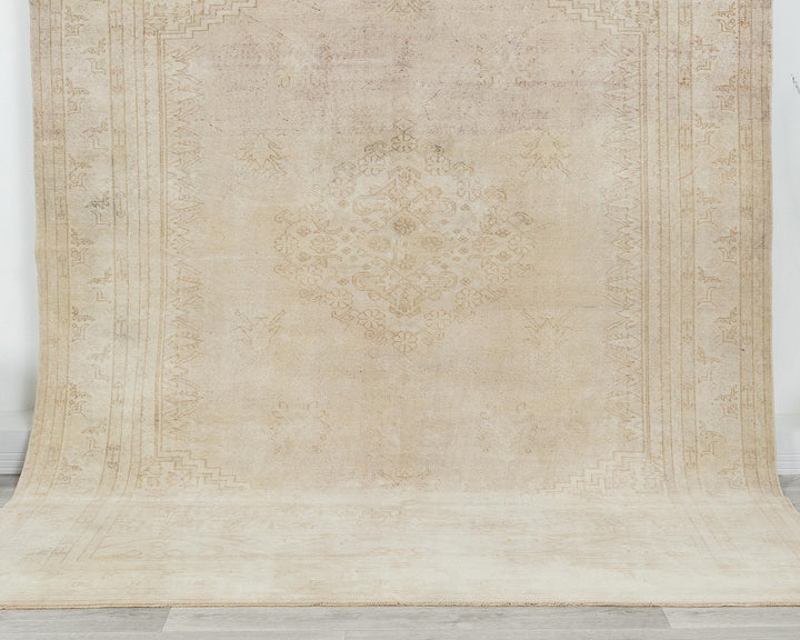Neutral Oushak Rug 5' 11" x 9' 9" | No. VR10234