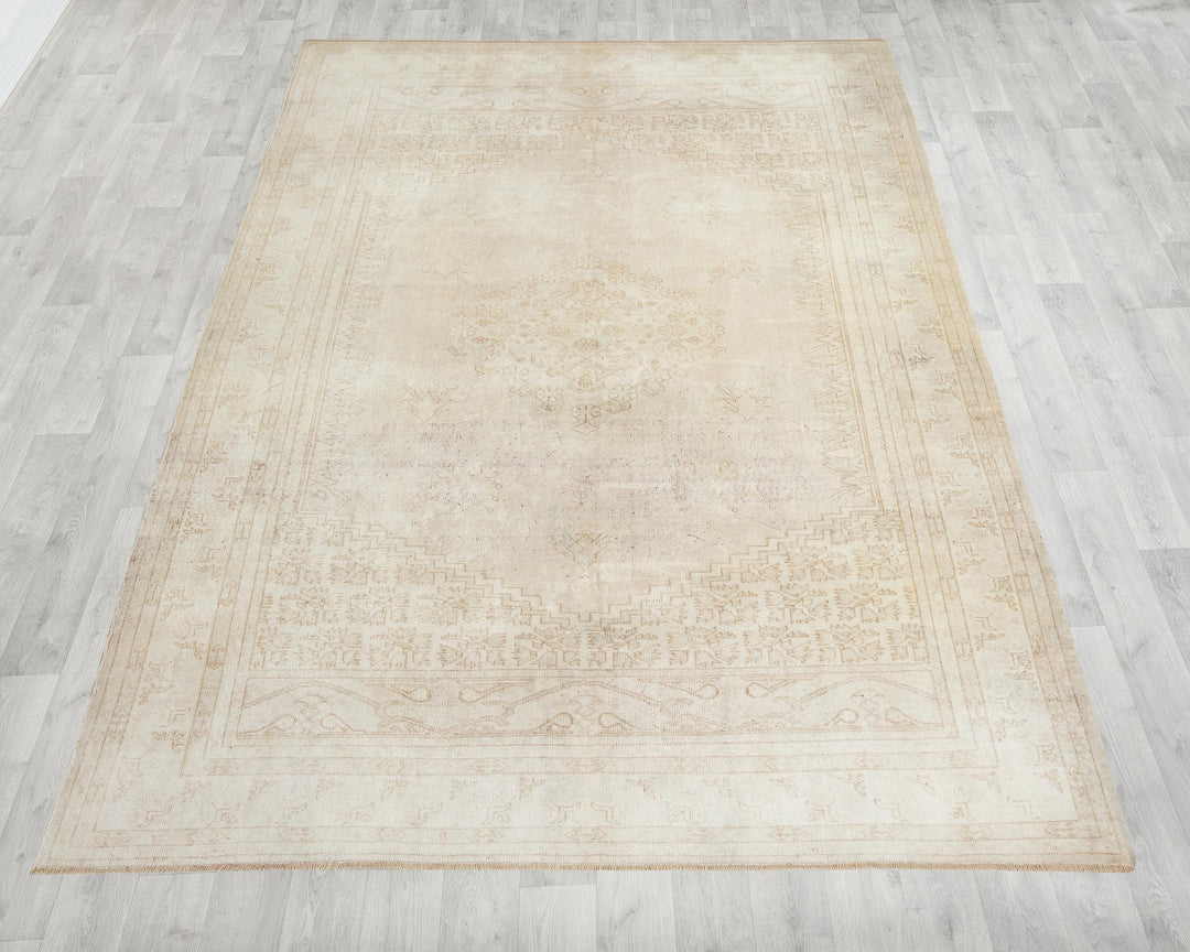 Neutral Oushak Rug 5' 11" x 9' 9" | No. VR10234