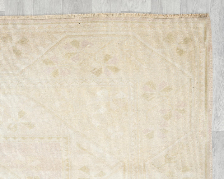 Beige Oushak Rug 6' 7" x 9' 4" | No. VR41139
