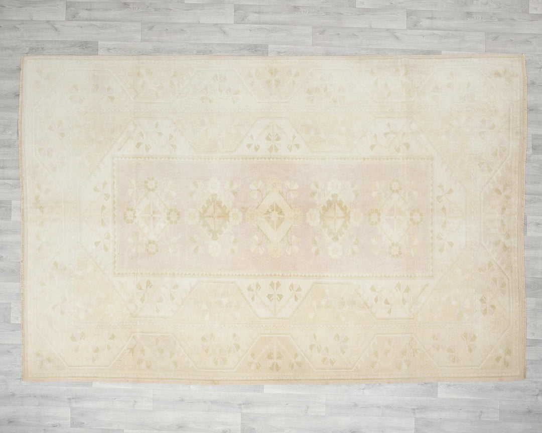 Beige Oushak Rug 6' 7" x 9' 4" | No. VR41139