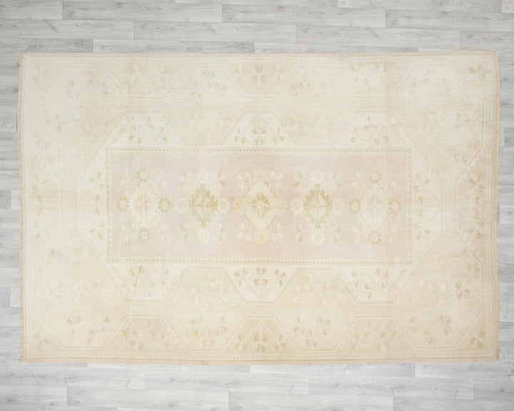 Beige Oushak Rug 6' 7" x 9' 4" | No. VR41139