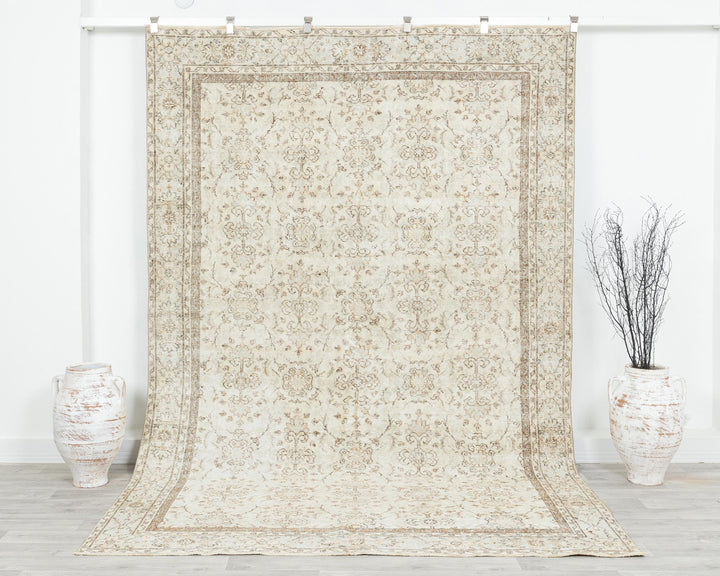 Neutral Oushak Rug 9' 10" x 6' 7" | No. VR72701