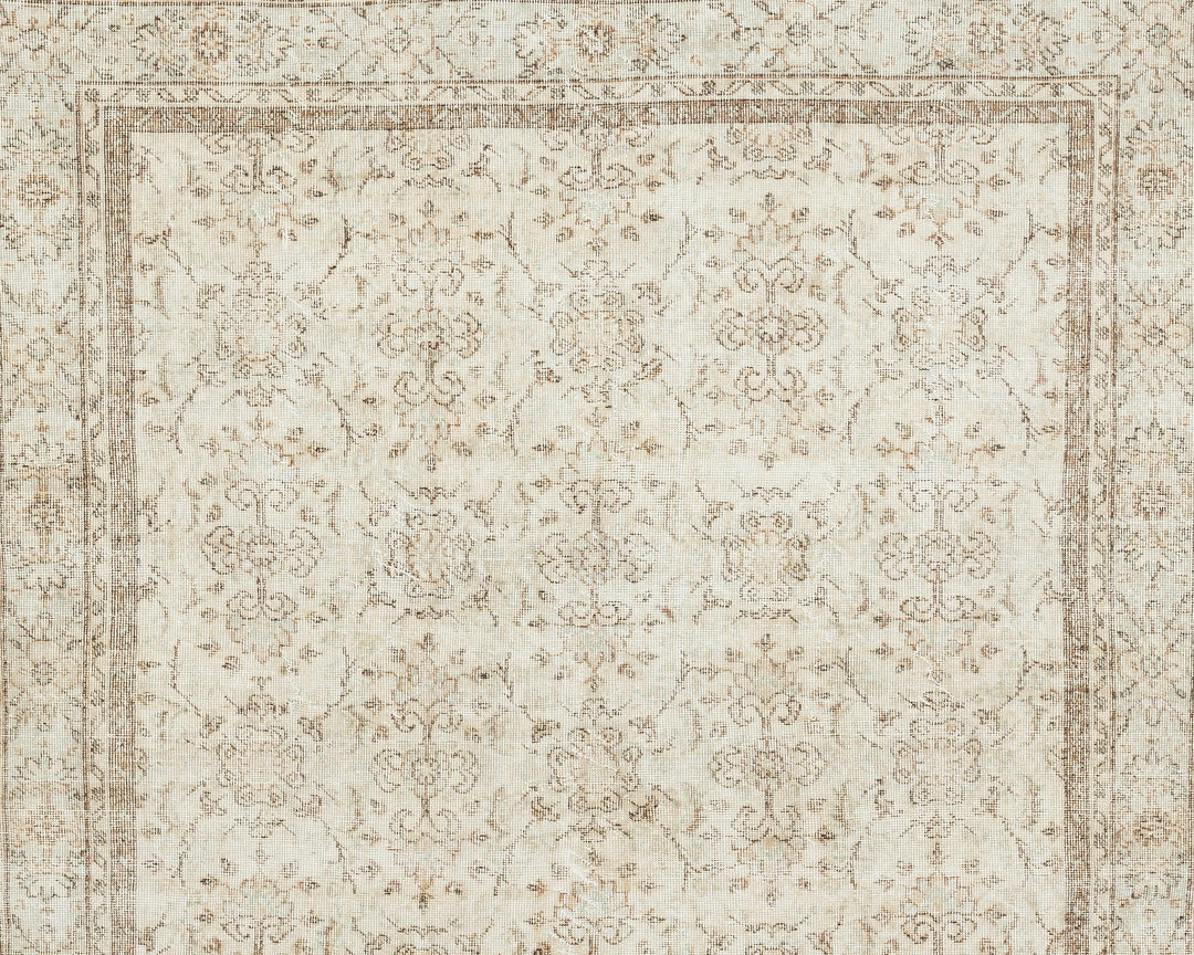 Neutral Oushak Rug 9' 10" x 6' 7" | No. VR72701