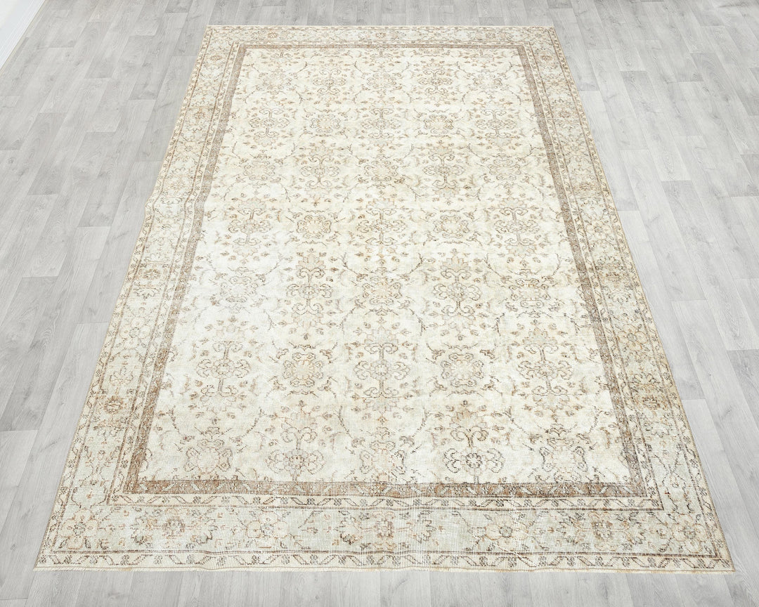 Neutral Oushak Rug 9' 10" x 6' 7" | No. VR72701