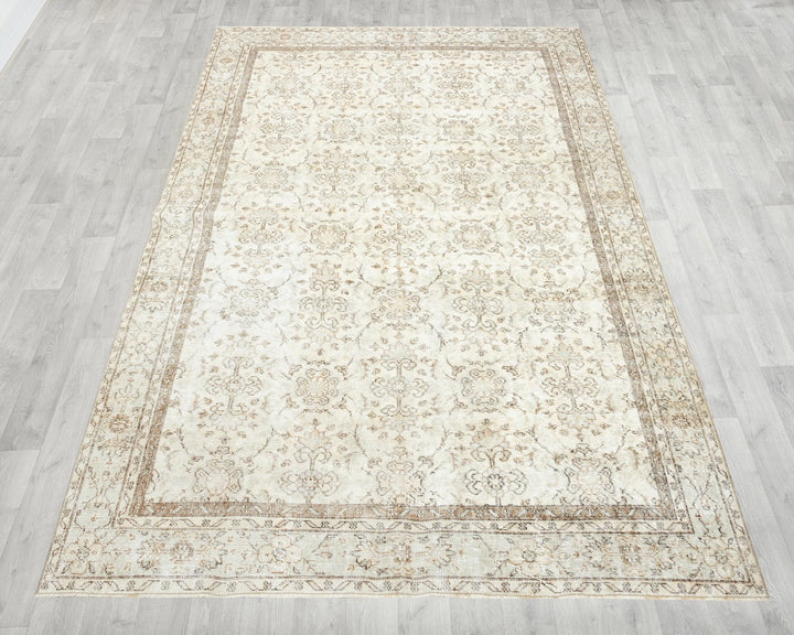 Neutral Oushak Rug 9' 10" x 6' 7" | No. VR72701