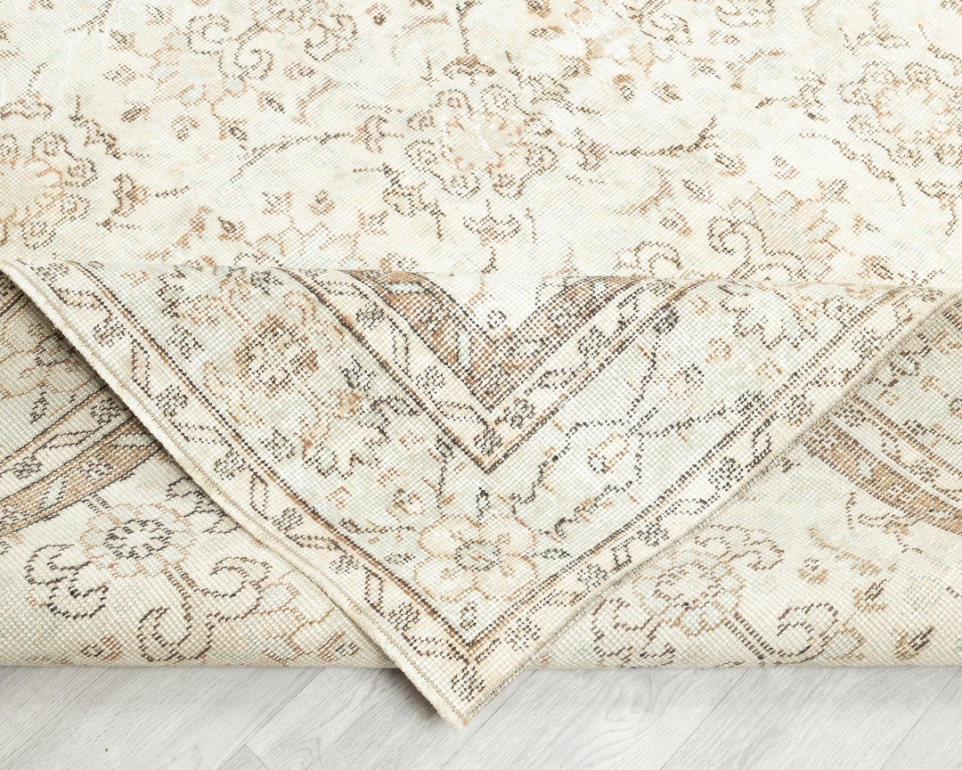 Neutral Oushak Rug 9' 10" x 6' 7" | No. VR72701