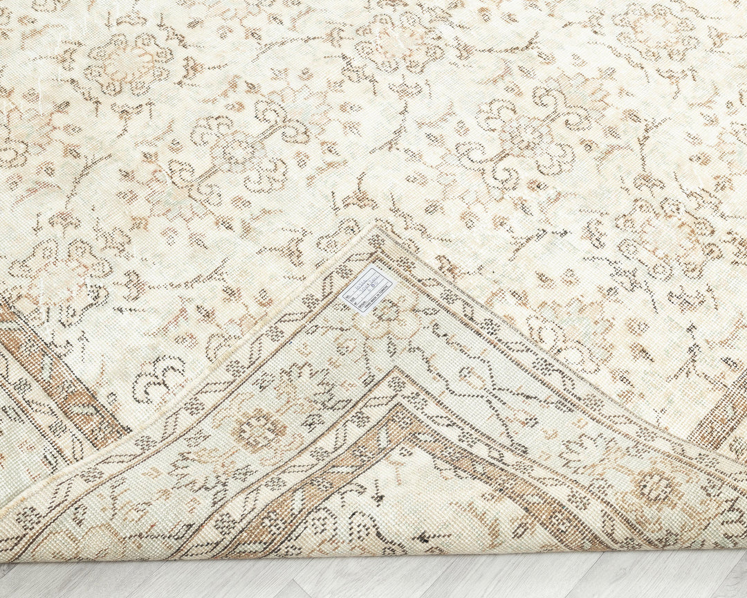 Neutral Oushak Rug 9' 10" x 6' 7" | No. VR72701