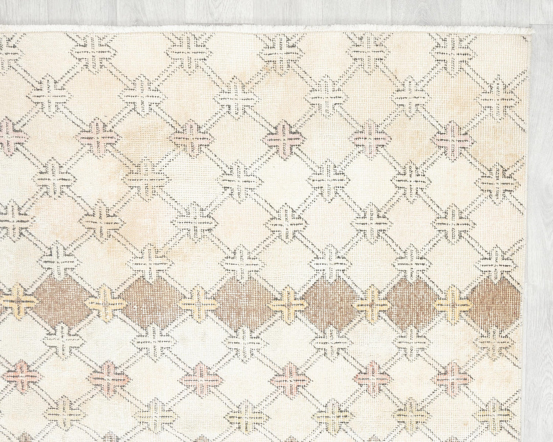 Neutral Oushak Rug 4' 8" x 10' | No. VR72839