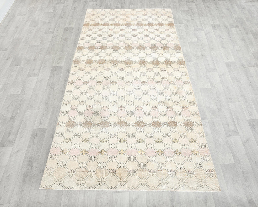 Neutral Oushak Rug 4' 8" x 10' | No. VR72839