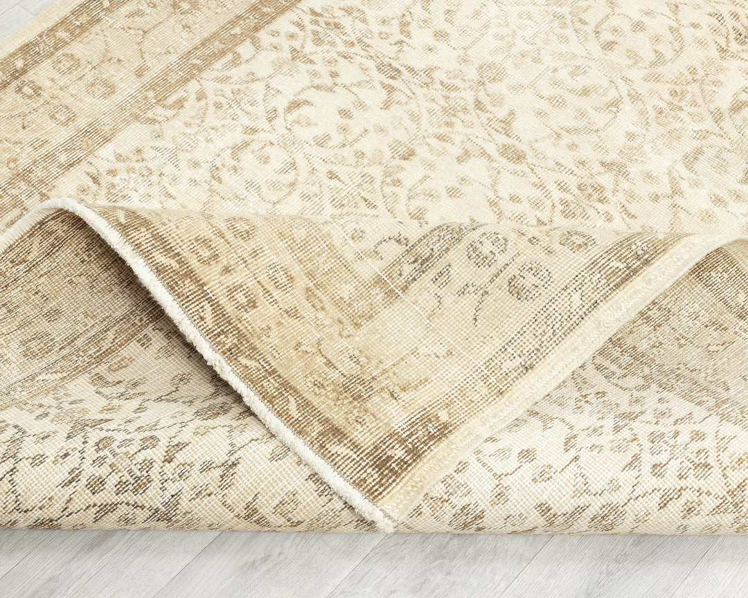 Neutral Oushak Rug 4' 8" x 7' 10" | No. VR24137