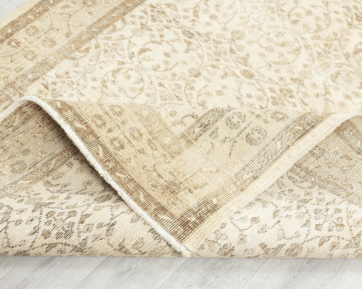 Neutral Oushak Rug 4' 8" x 7' 10" | No. VR24137