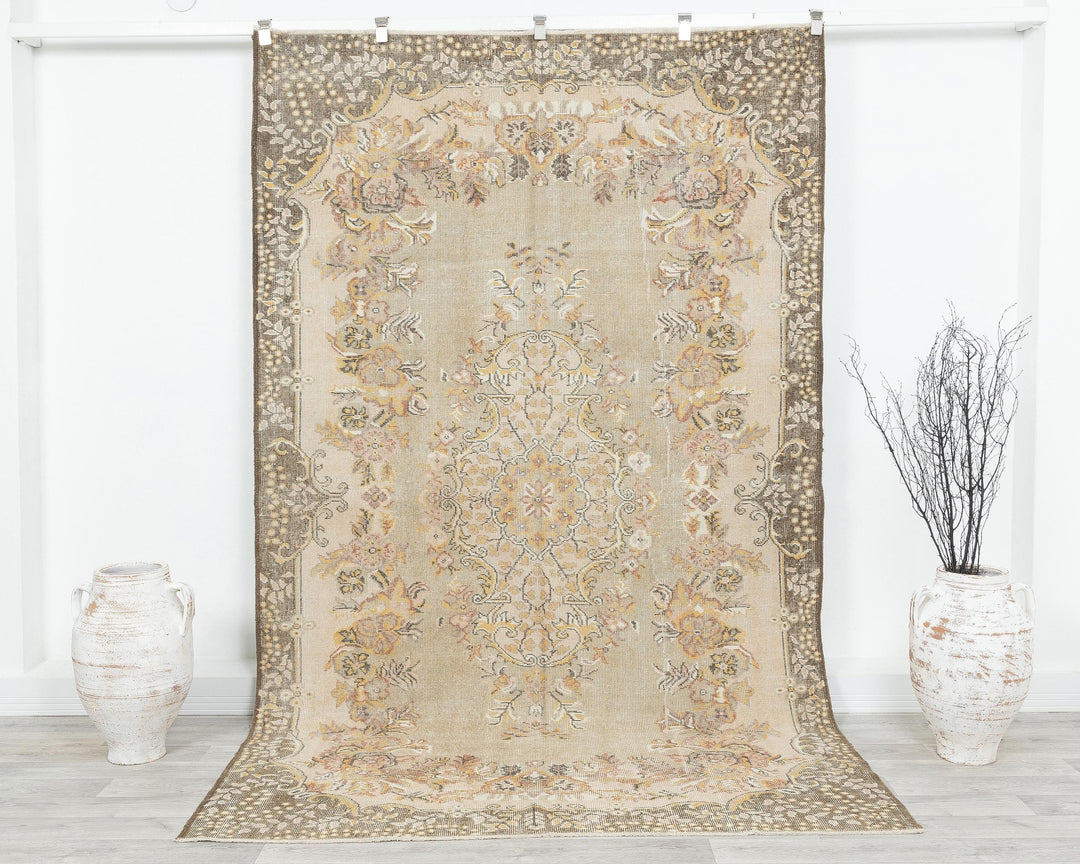 Oushak Rug 5' 8" x 9' 1" | No. VR68109