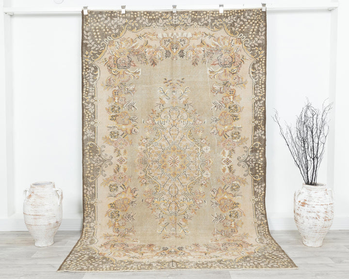 Oushak Rug 5' 8" x 9' 1" | No. VR68109