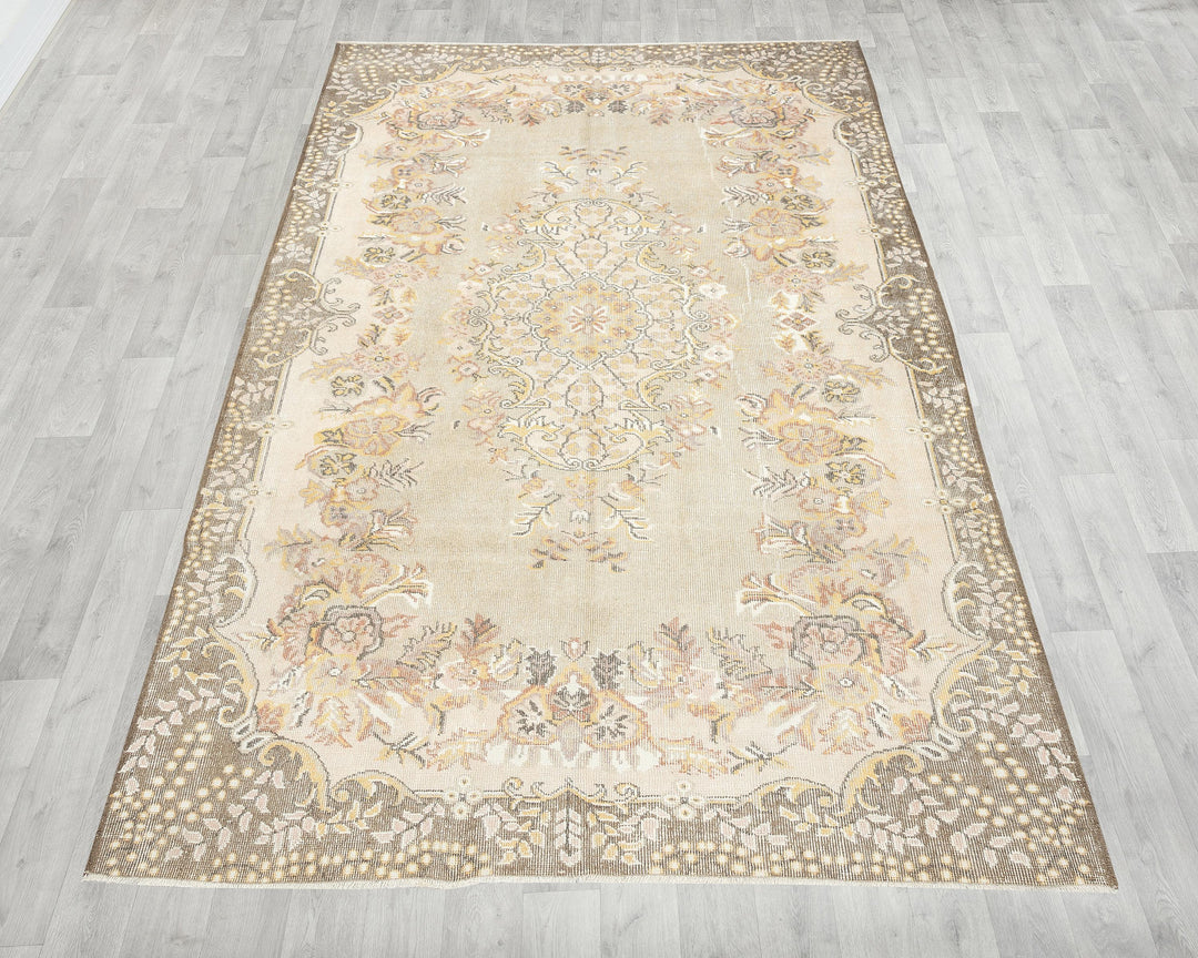 Oushak Rug 5' 8" x 9' 1" | No. VR68109