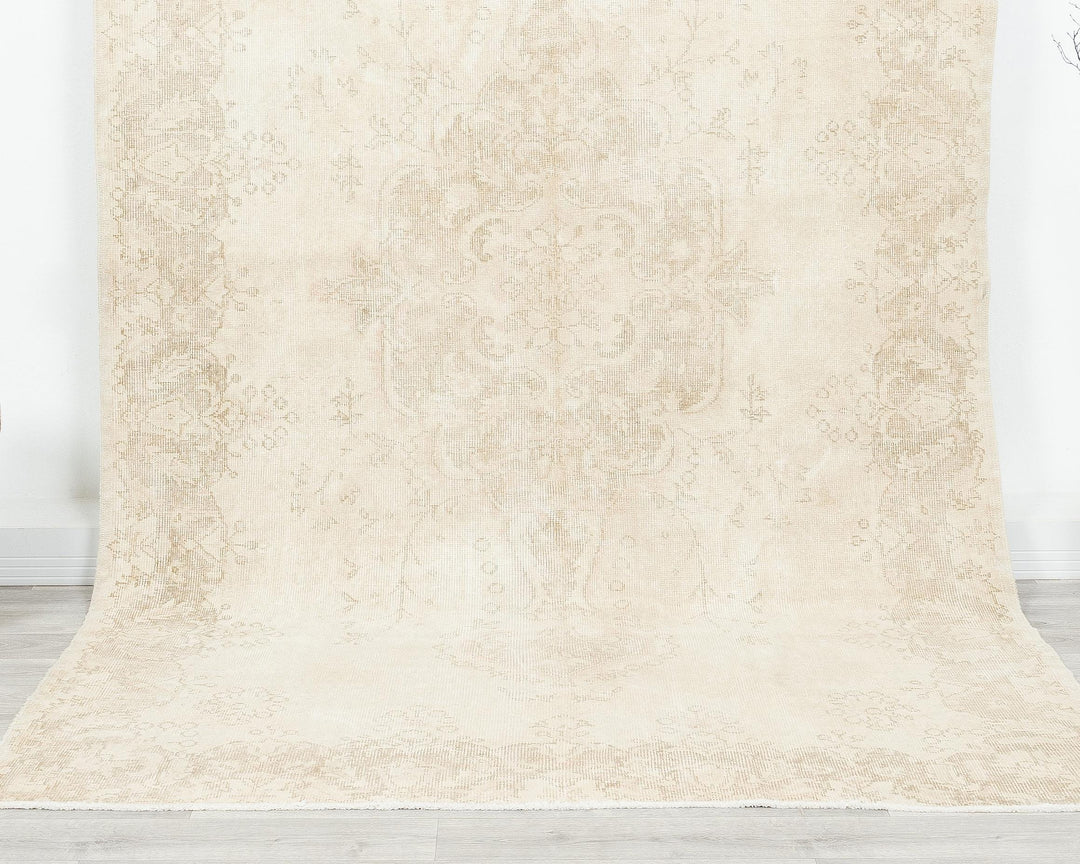 Beige Oushak Rug 5' 10" x 9' 4" | No. VR66345
