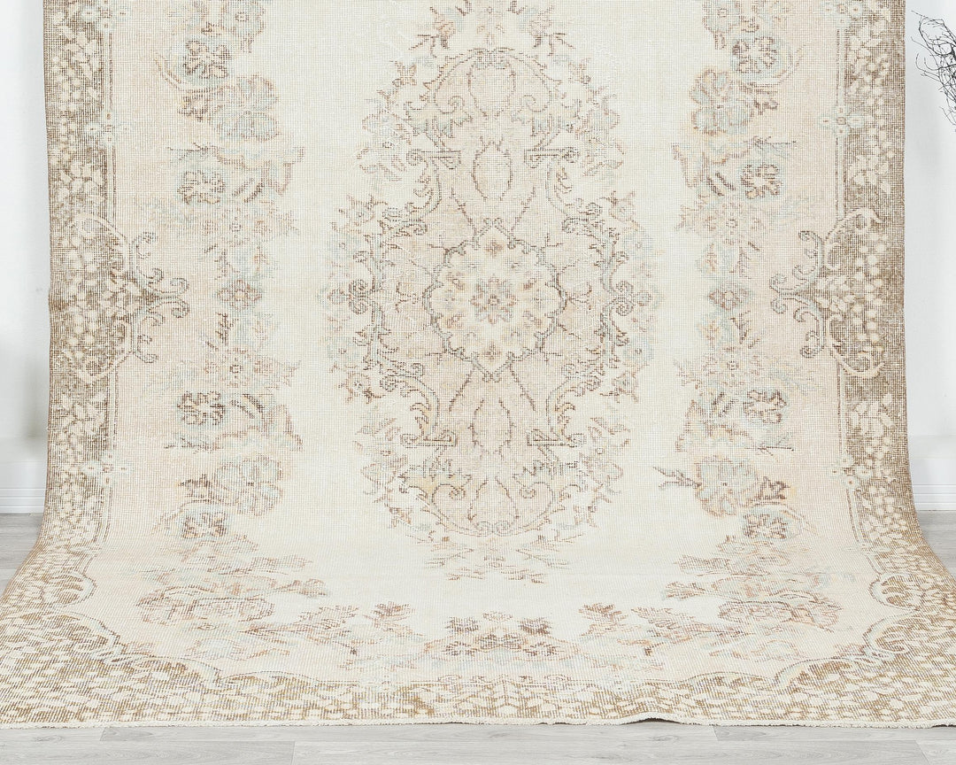 Neutral Oushak Rug 10' 2" x 6' 3" | No. VR43587