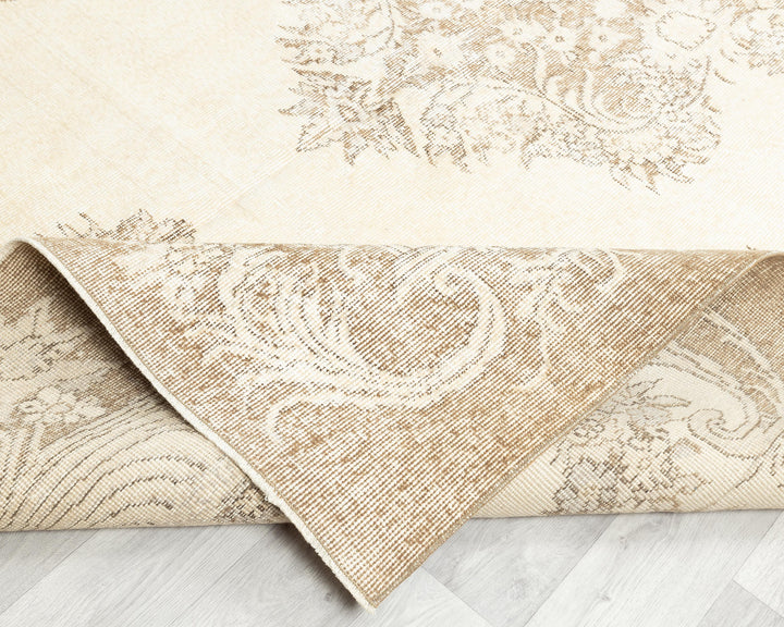 Beige Oushak Rug 6' 10" x 10' 8" | No. VR56937