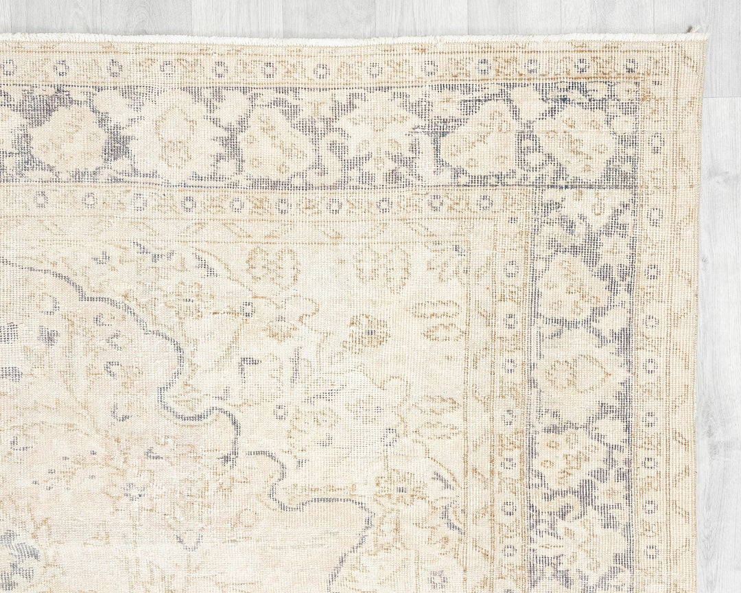 Beige Oushak Rug 6' 6" x 9' 8" | No. VR10485