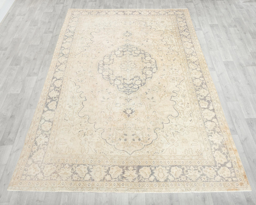 Beige Oushak Rug 6' 6" x 9' 8" | No. VR10485