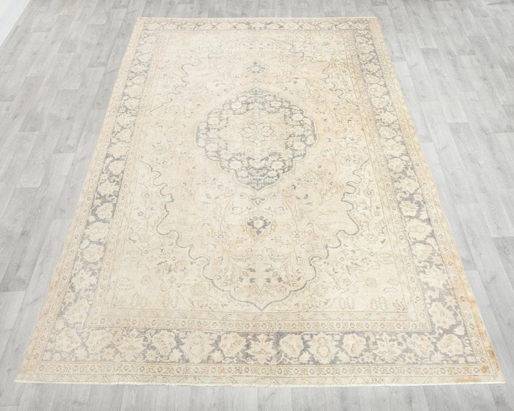 Beige Oushak Rug 6' 6" x 9' 8" | No. VR10485