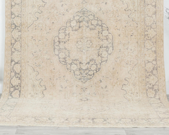 Beige Oushak Rug 6' 6" x 9' 8" | No. VR10485