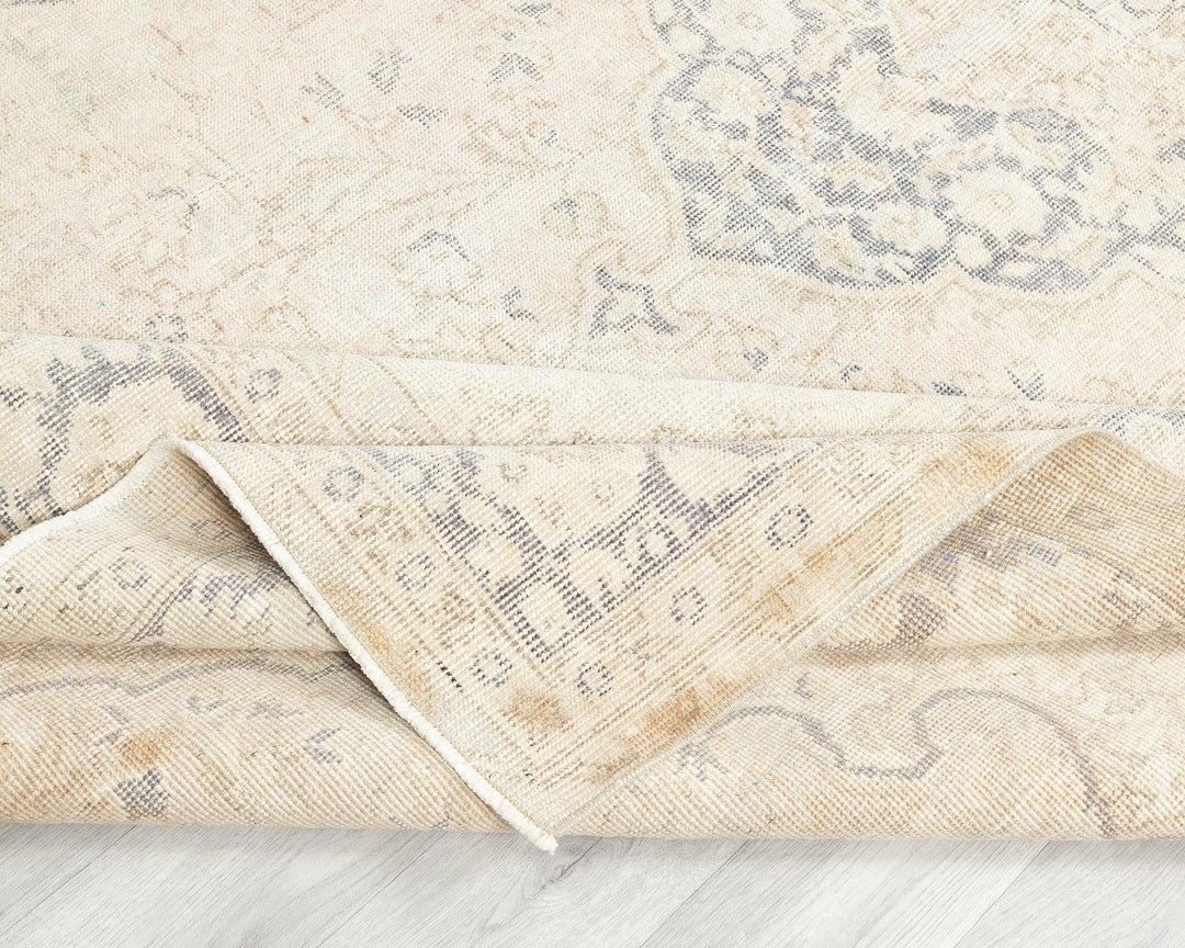 Beige Oushak Rug 6' 6" x 9' 8" | No. VR10485