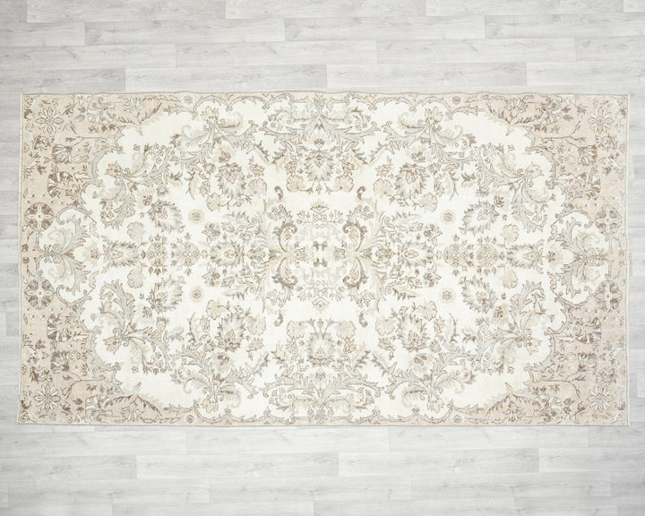 Beige Oushak Rug 5' 7" x 9' 10" | No. VR18289