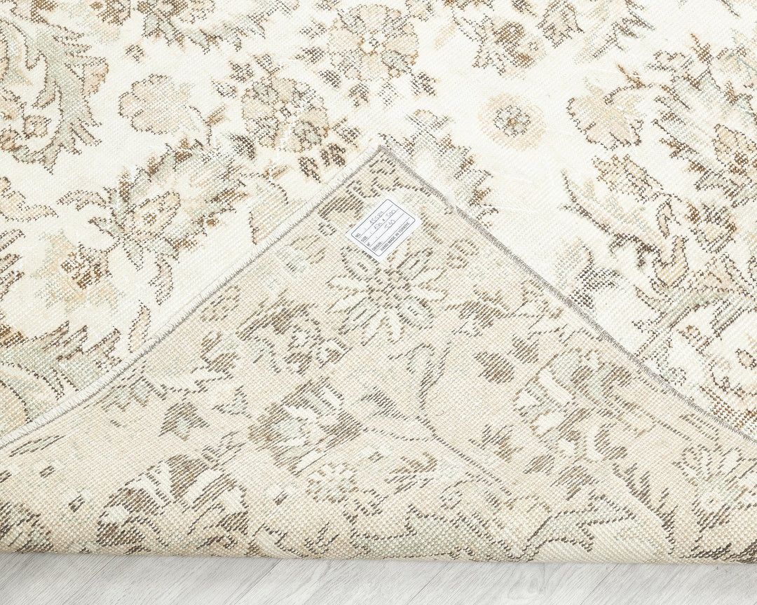 Beige Oushak Rug 5' 7" x 9' 10" | No. VR18289