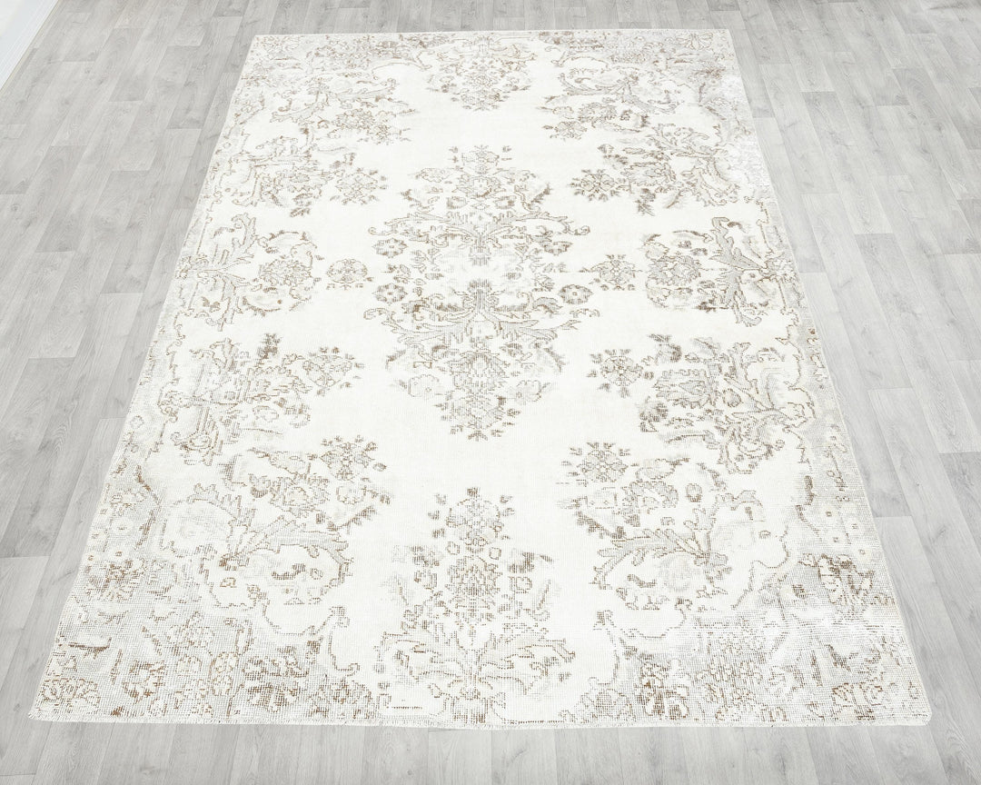 Beige Oushak Rug 5' 11" x 7' 11" | No. VR34846