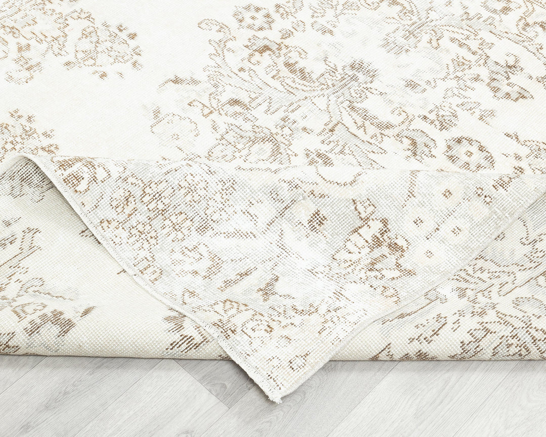 Beige Oushak Rug 5' 11" x 7' 11" | No. VR34846