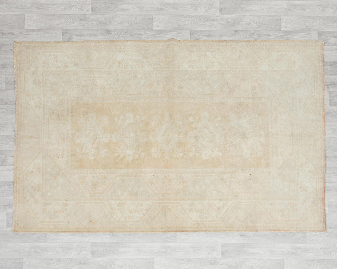 Beige Oushak Rug 5' 2" x 7' 11" | No. VR56423