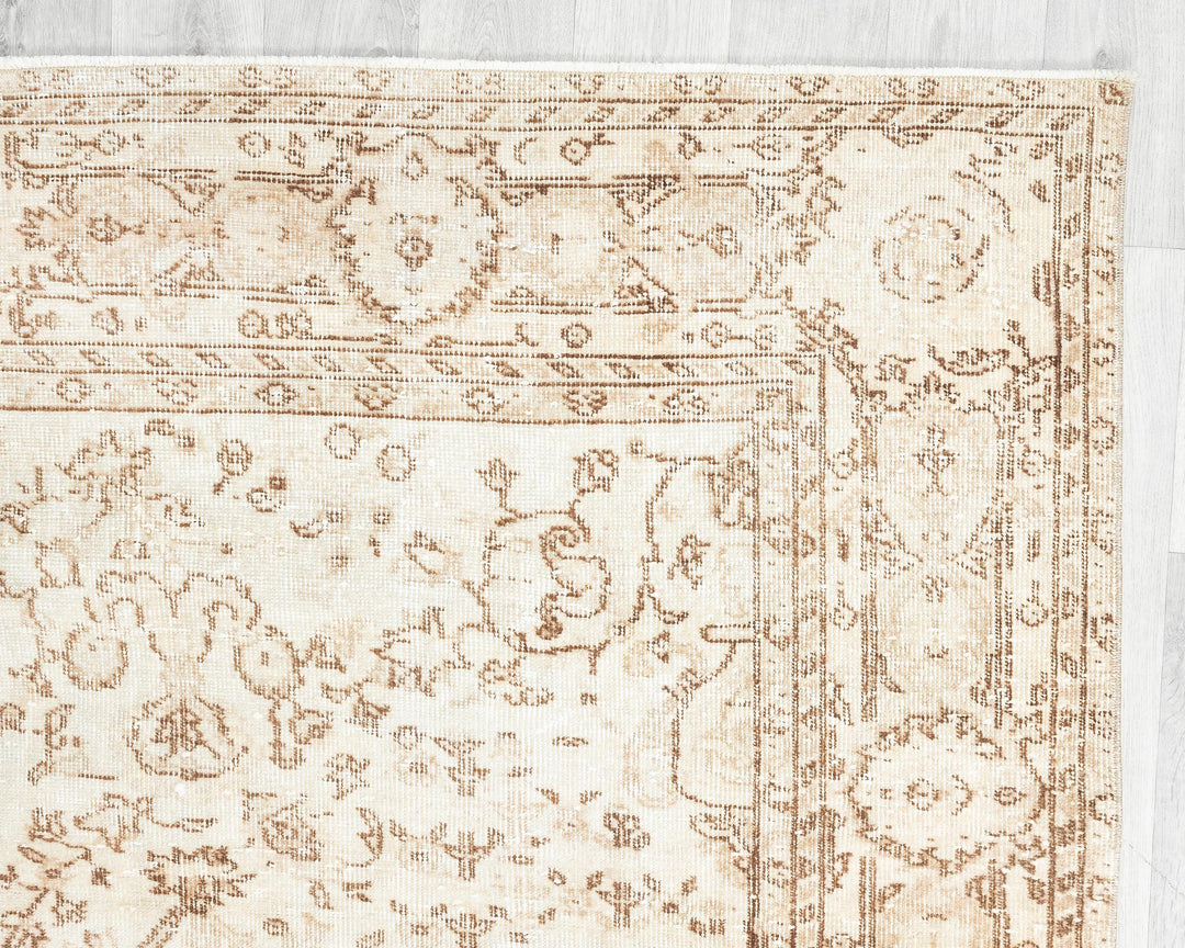 Beige Oushak Rug 6' 10" x 10' | No. VR83780