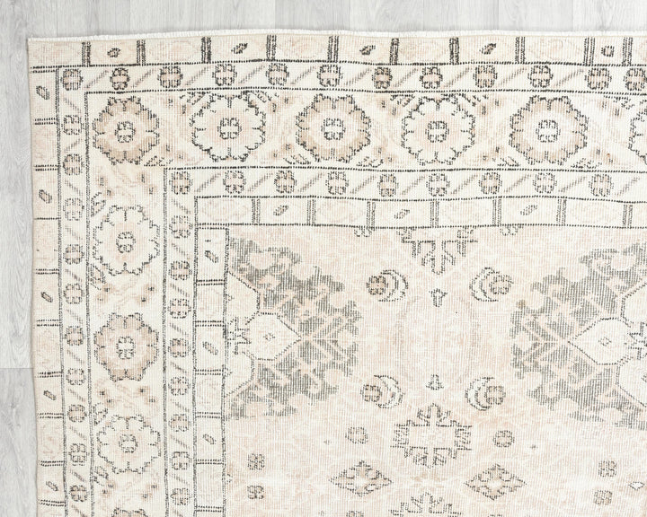 Neutral Oushak Rug 6' 11" x 10' 2" | No. VR71081