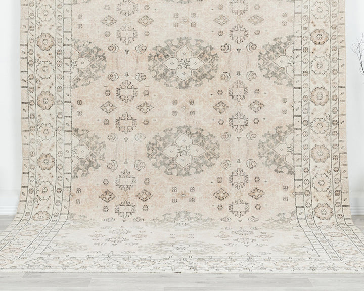 Neutral Oushak Rug 6' 11" x 10' 2" | No. VR71081
