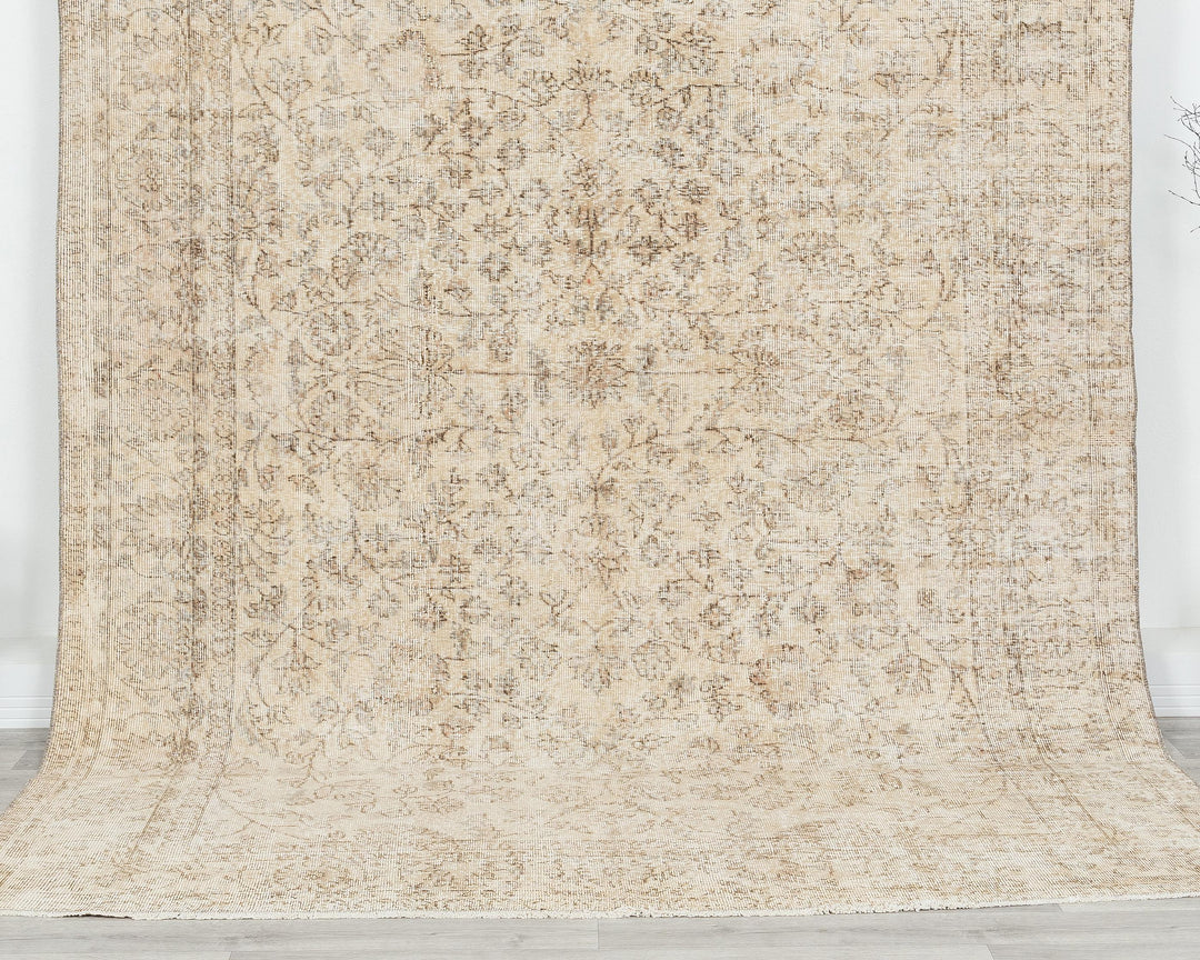 Neutral Turkish Rug 6' 4" x 9' 6" | No. VR72948