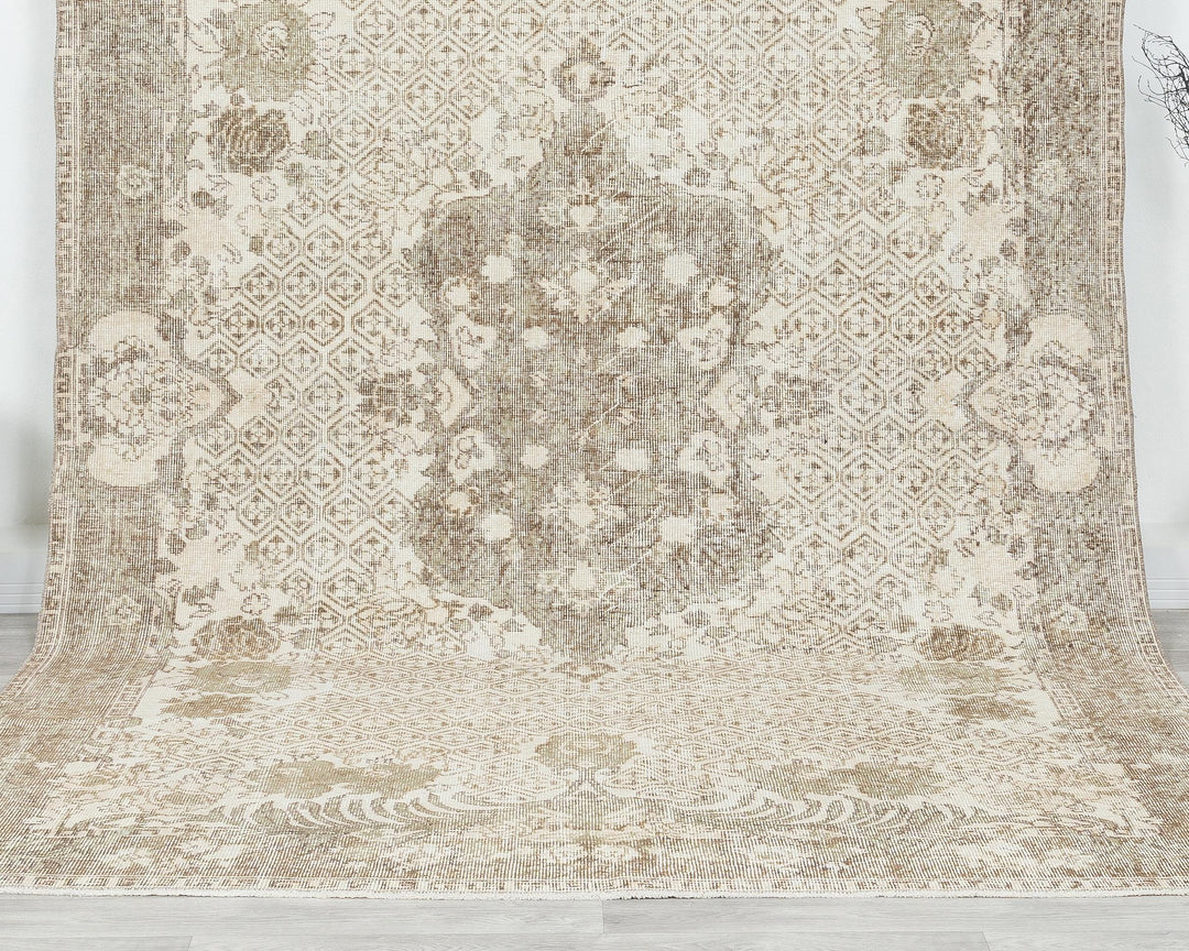 Neutral Oushak Rug 6' 5" x 10' 6" | No. VR54590