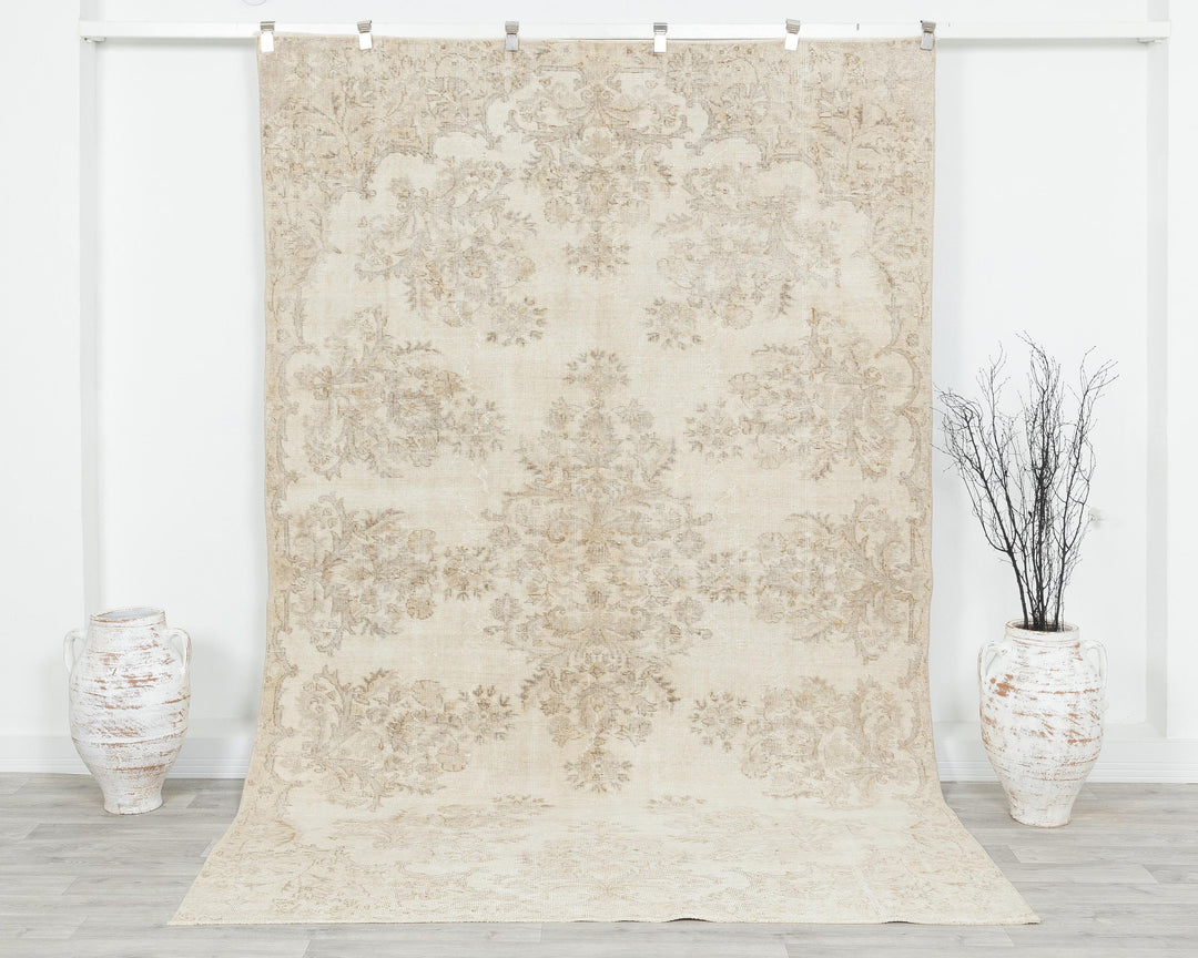 Beige Oushak Rug 6' 2" x 9' 7" | No. VR89097