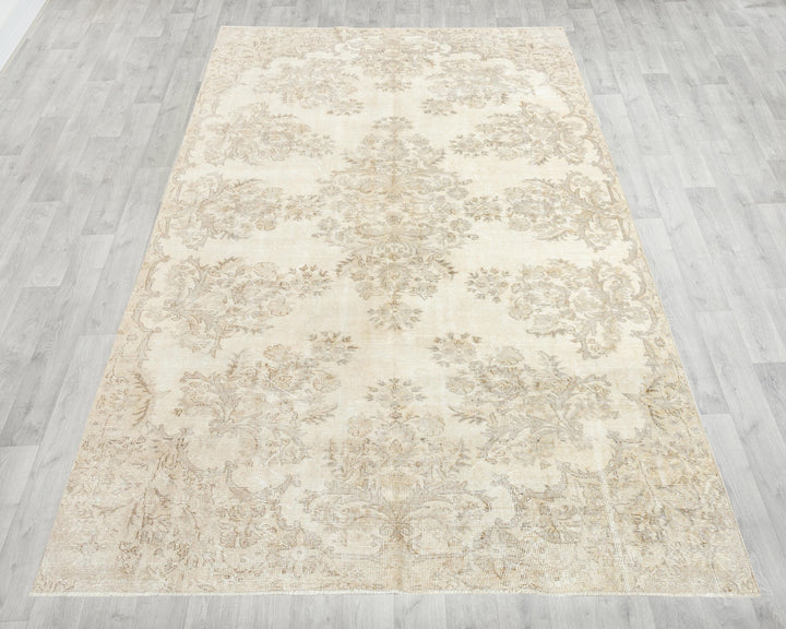 Beige Oushak Rug 6' 2" x 9' 7" | No. VR89097