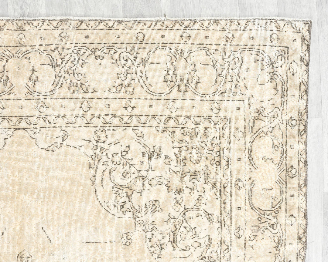 Faded Oushak Rug 6' x 10' 6" | No. VR22237