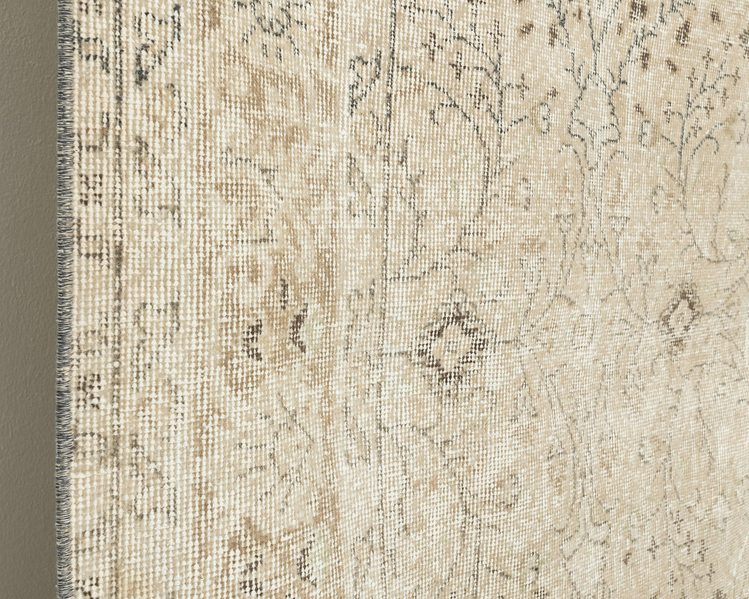 Beige Oushak Rug 6' 5" x 10' | No. VR28542