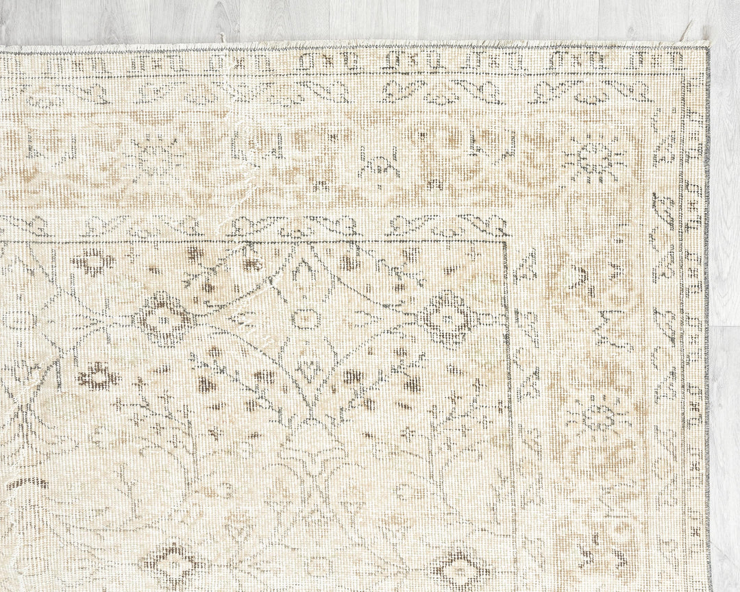 Beige Oushak Rug 6' 5" x 10' | No. VR28542