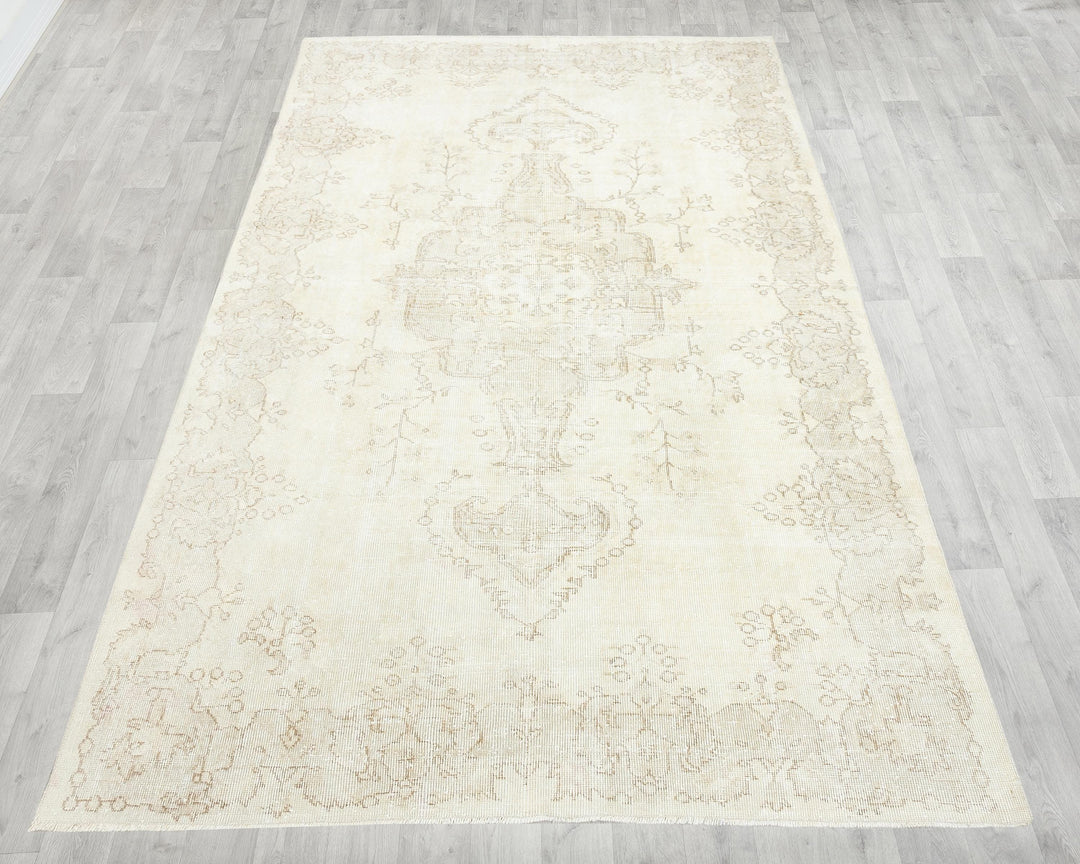 Beige Oushak Rug 5' 11" x 9' 5" | No. VR49000